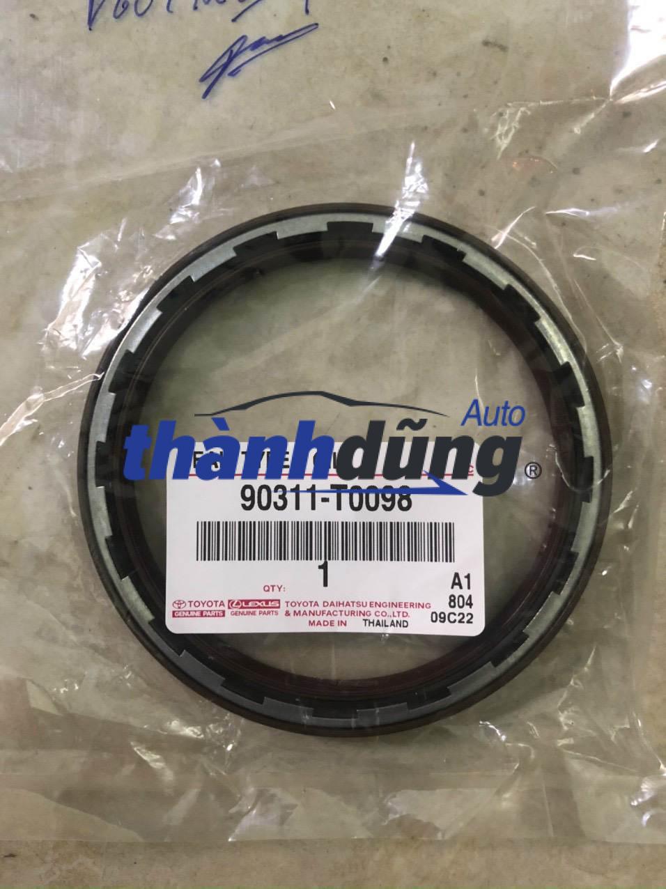 PHOT-DUOI-TRUC-CO-TOYOTA-HILUX-CHINH-HANG.jpg