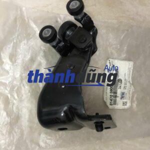 BẠC ĐẠN TRƯỢT CỬA LÙA TRÊN HYUNDAI SOLATI 2018 | 8147059000
