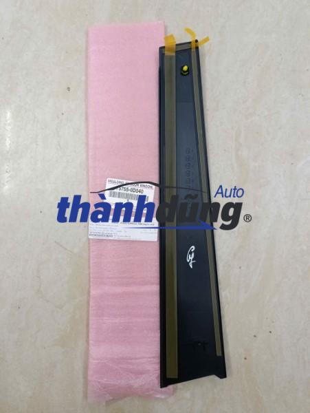 op-trang-tri-cot-cua-toyota-vios-2017-2022-757550d040 ỐP TRANG TRÍ CỘT CỬA TOYOTA VIOS 2017-2022 | 757550D040