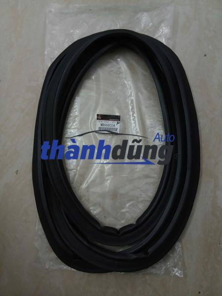 gioang-cua-hau-mitsubishi-pajero-2000-2007-mb669334 GIOĂNG CỬA HẬU MITSUBISHI PAJERO 2000-2007 | MB669334