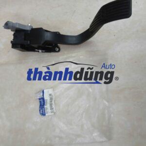 BÀN ĐẠP CHÂN GA HYUNDAI STAREX 2007 | 327004A660